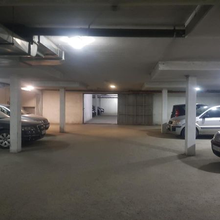 Rajiceva 5- Apartman Sa Prostranom Terasom I Garaznim Mestom Крагуевац Экстерьер фото