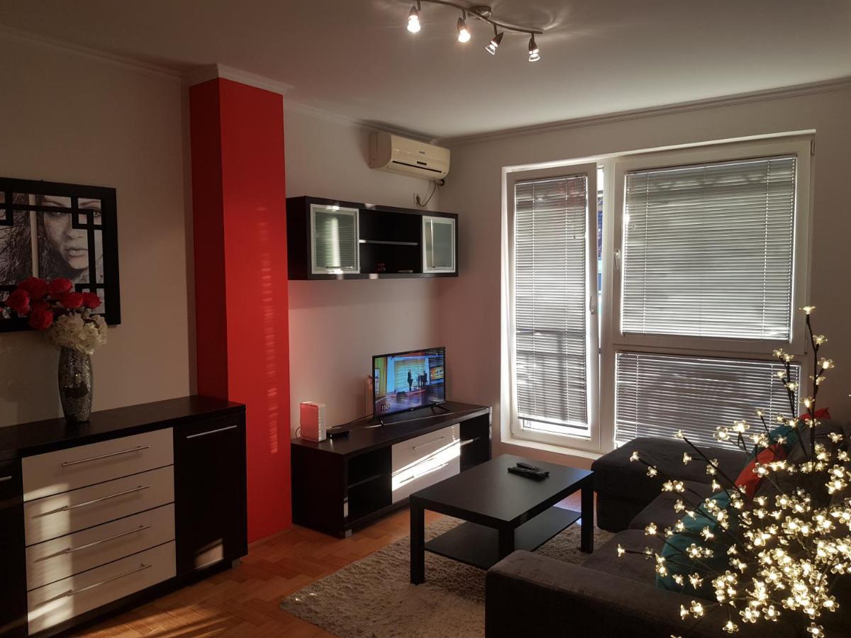 Rajiceva 5- Apartman Sa Prostranom Terasom I Garaznim Mestom Крагуевац Экстерьер фото