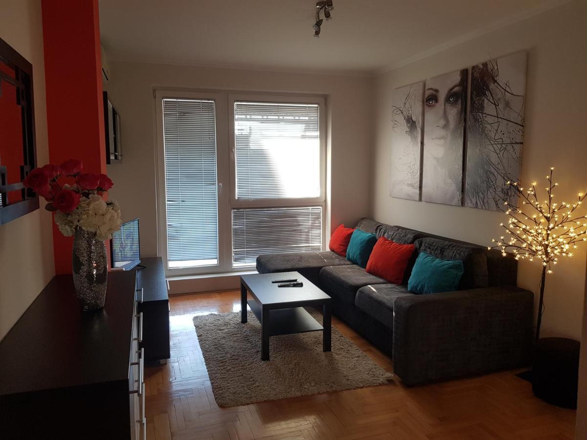 Rajiceva 5- Apartman Sa Prostranom Terasom I Garaznim Mestom Крагуевац Экстерьер фото