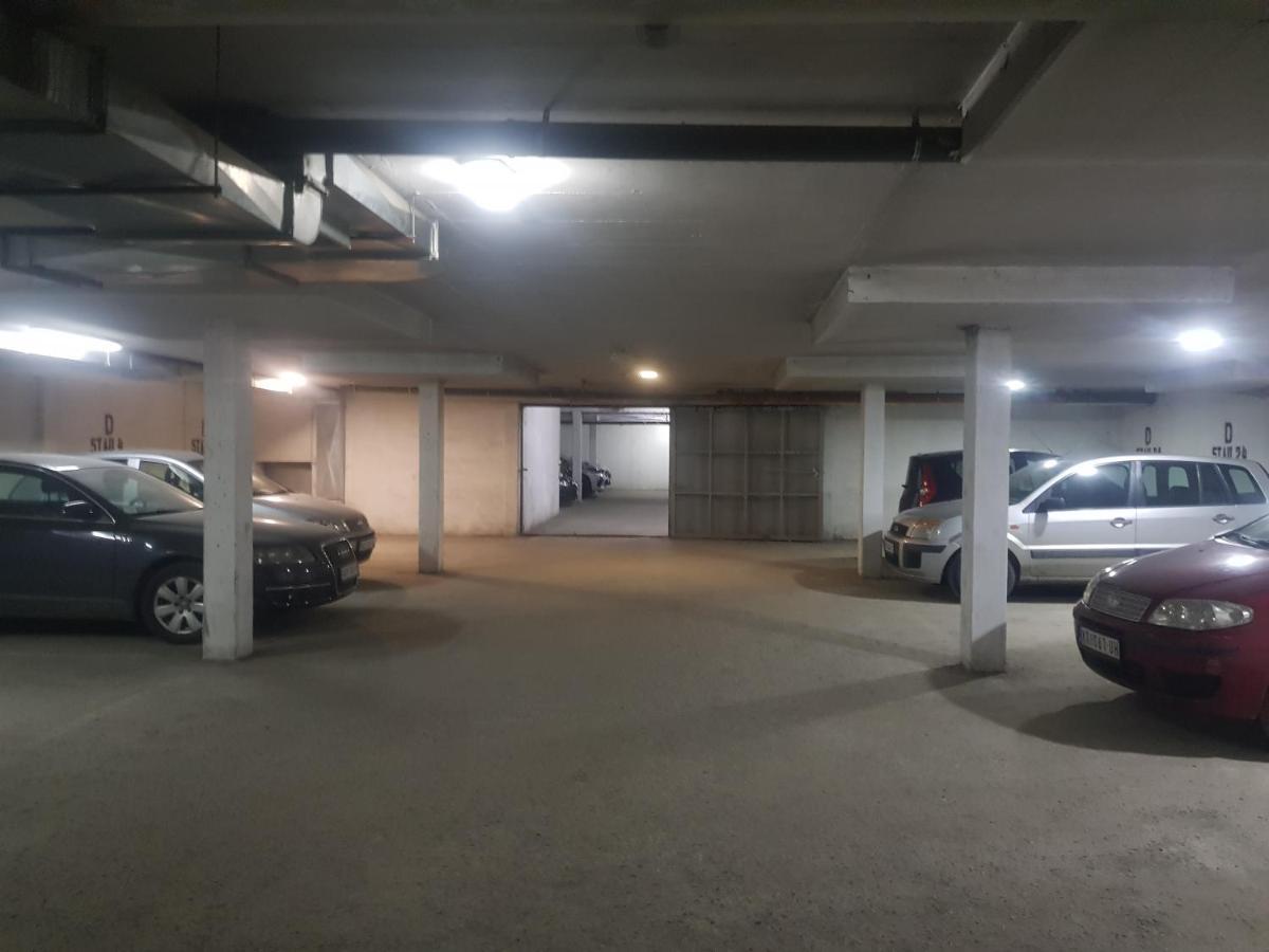 Rajiceva 5- Apartman Sa Prostranom Terasom I Garaznim Mestom Крагуевац Экстерьер фото